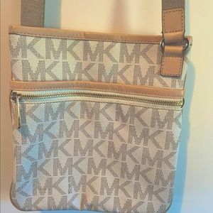 Micheal Kors Vanilla Logo Crossbody